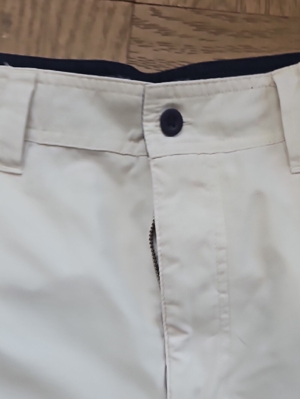 Express Men's Cargo Shorts Cream with Utility Pockets - Picture 3 of 5